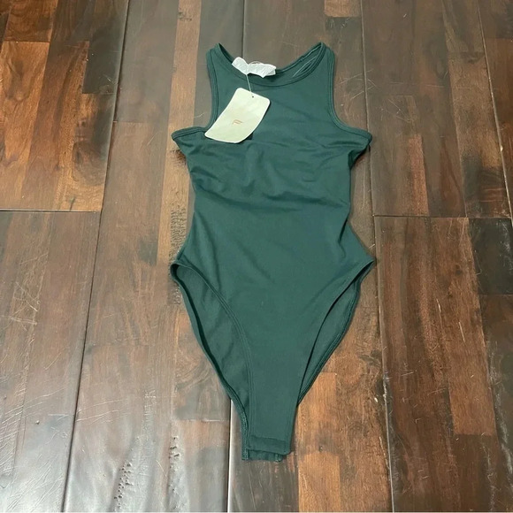 NWT Fabletics Lillian Cut Out Bodysuit Women’s XXS Dark Pine Green Racerback - Picture 1 of 8